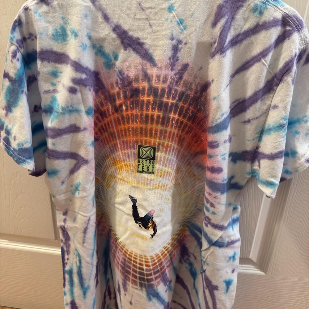 Travis Scott Astroworld Flame Tie-Dye T-Shirt - size M - NWOT - Picture 2 of 3